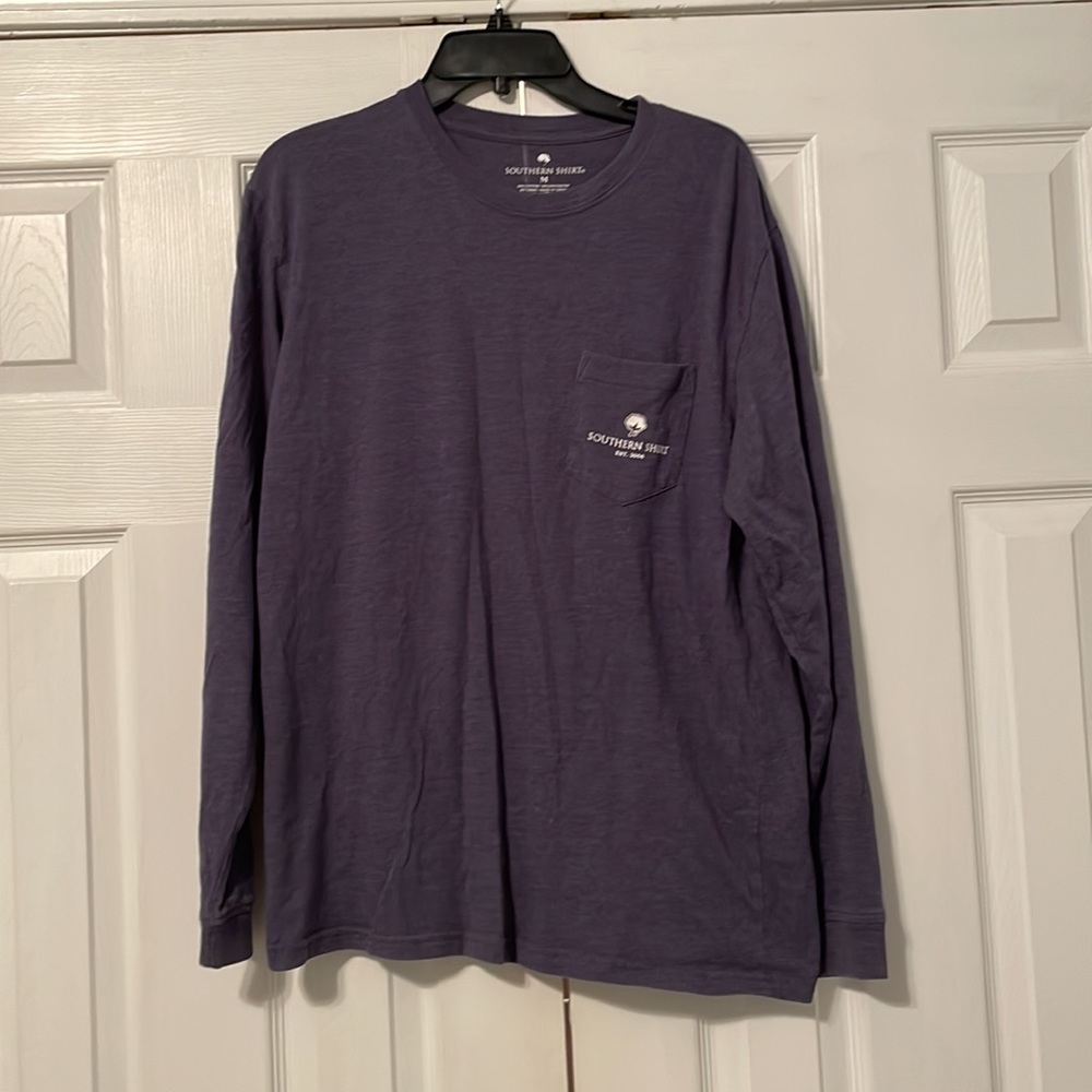 Southern shirt co t-shirt. Size Medium